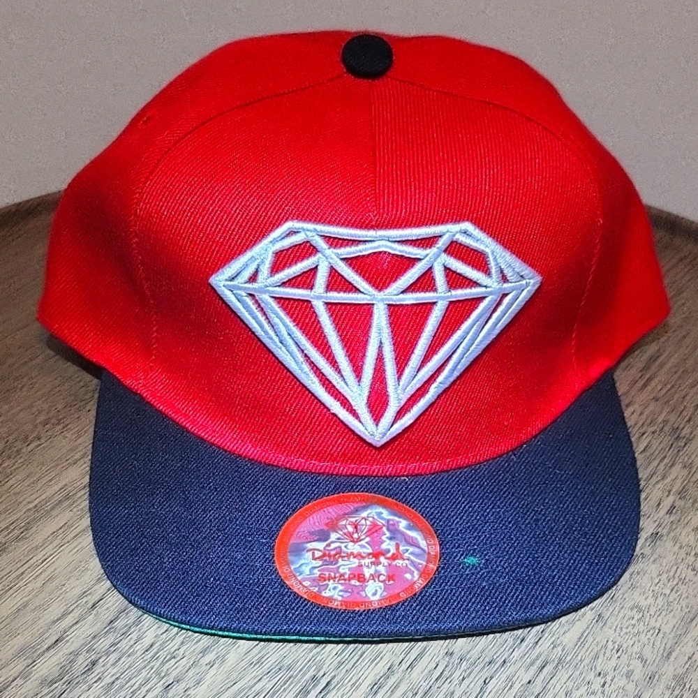Diamond supply hat snapback, red, white and black.